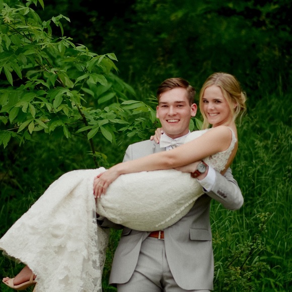 Meet your Posher, Elle - Picture 1 of 2